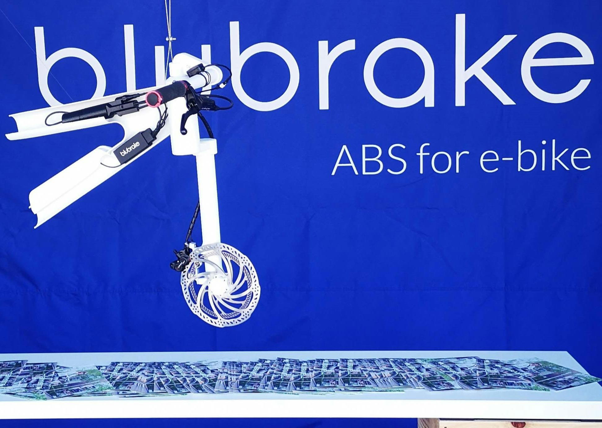 In case of sharp braking the blubrake ABS intervenes to control the hydraulic pressure in the front brake. – Photo blubrake