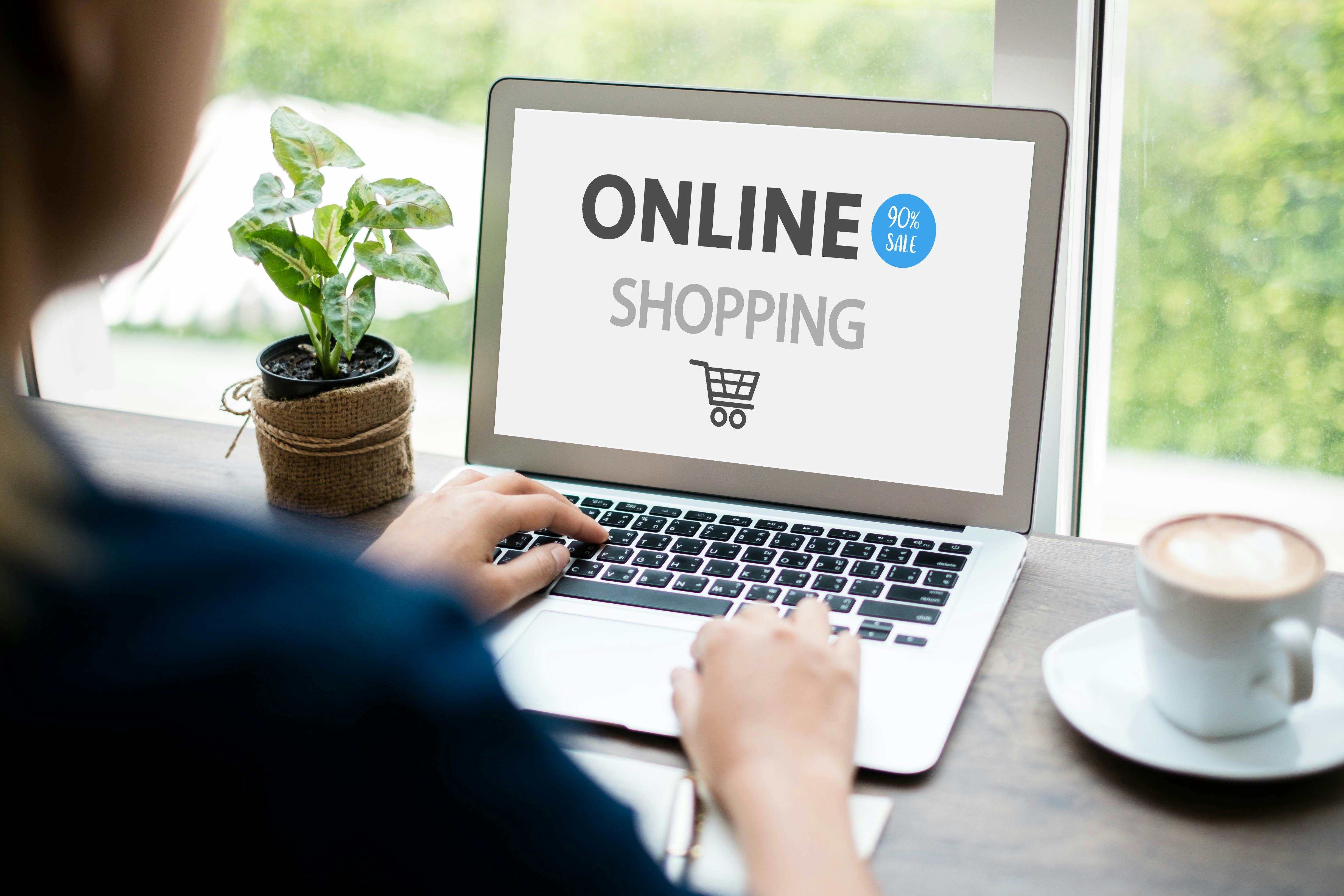 You have essentially two choices when setting up an ecommerce website. You can either develop a unique website or subscribe to a website Hosted Solution company. – Photo Shutterstock