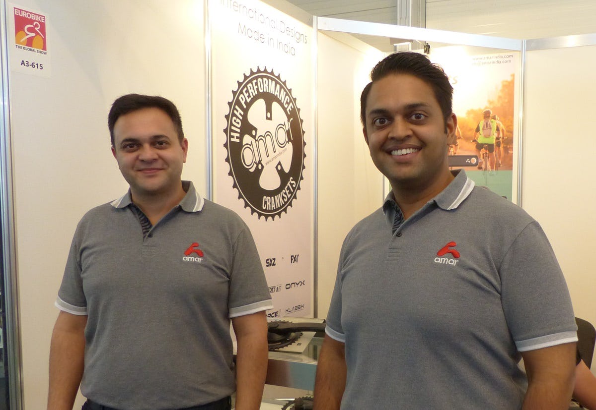 Karan Aggarwal (l.) and Sahil Aggerwal on the reorganization of Amar Wheels at Eurobike. – Photo Bike Europe