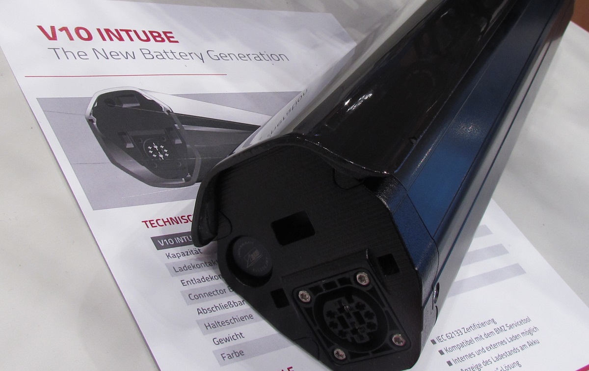 BMZ展出其V10 InTube新一代電池。照片來源／Bike Europe