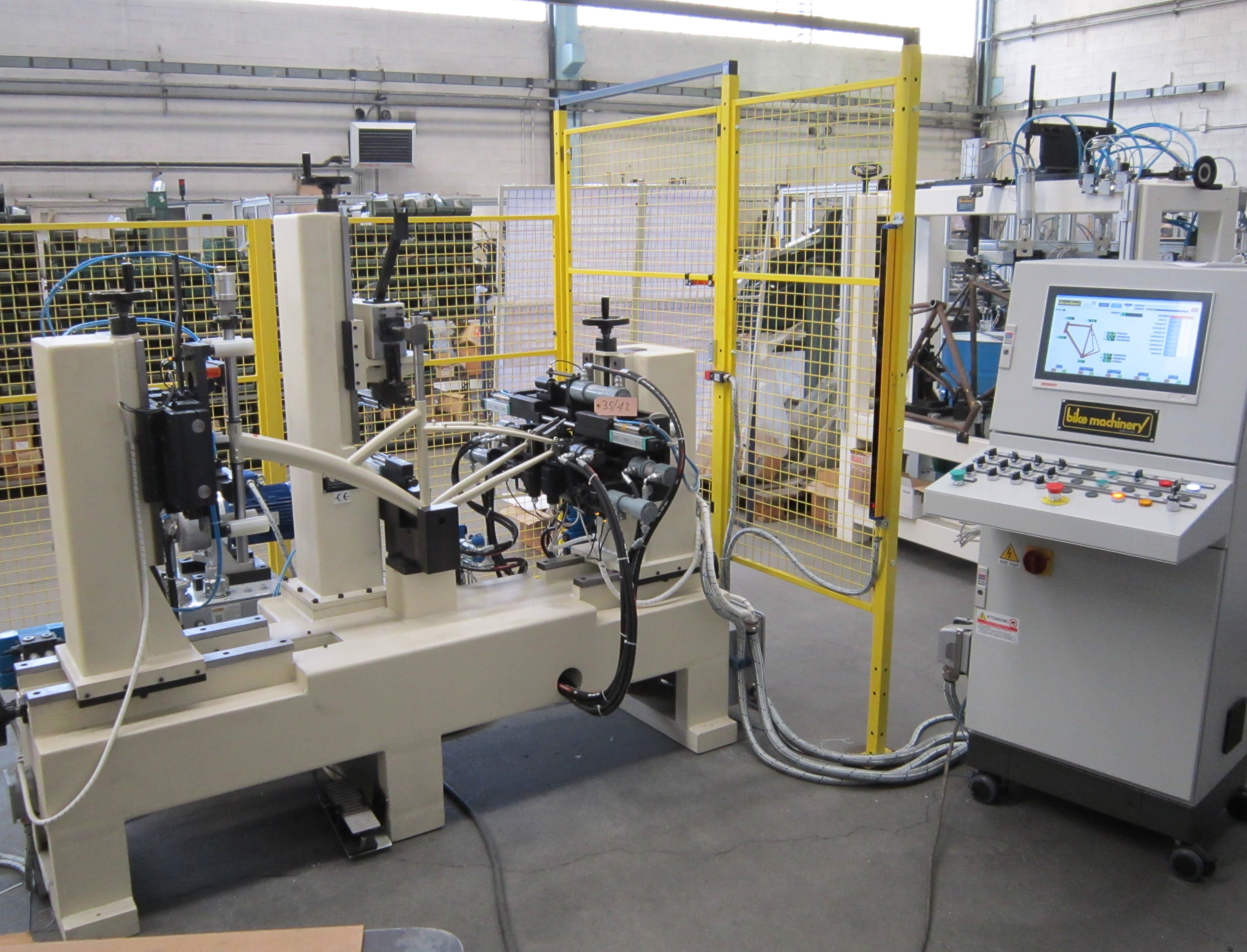 Bike Machinery和JuiChih Machinery Industrial Co., Ltd. (瑞馳機械) 簽署Proxima機台的生產、銷售及服務合約。照片來源／Jo Beckendorff