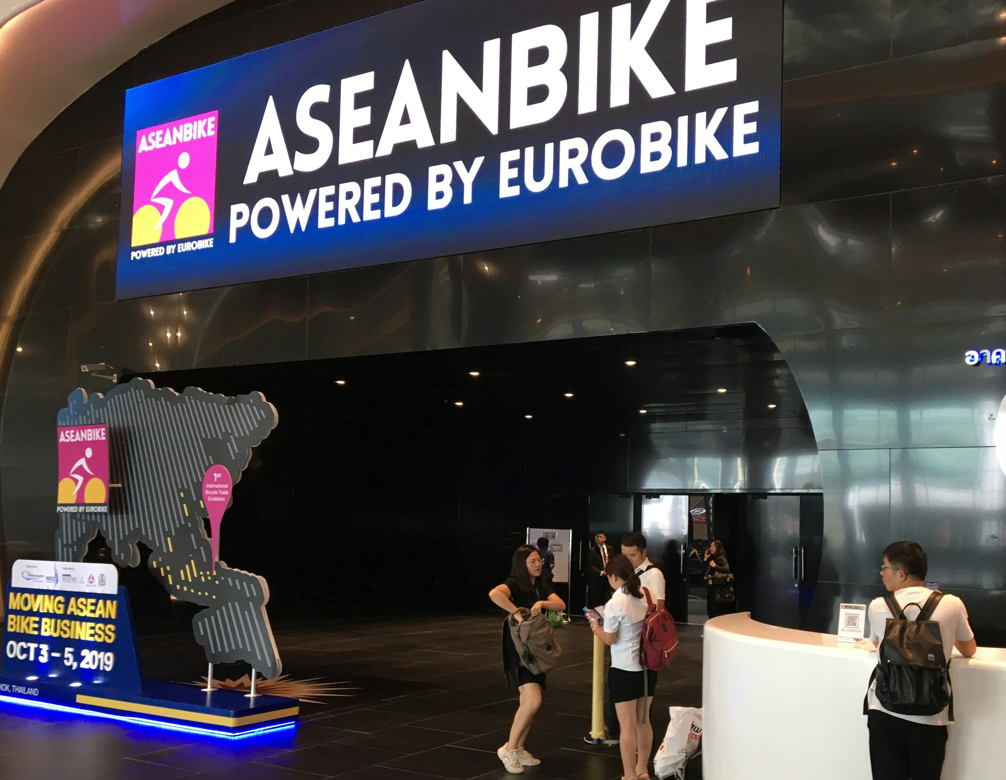 Even though consumers were admitted to the B2B2C platform Aseanbike and some exhibitors concentrated on sales, there was seldom as much going on. – Photo Jo Beckendorff