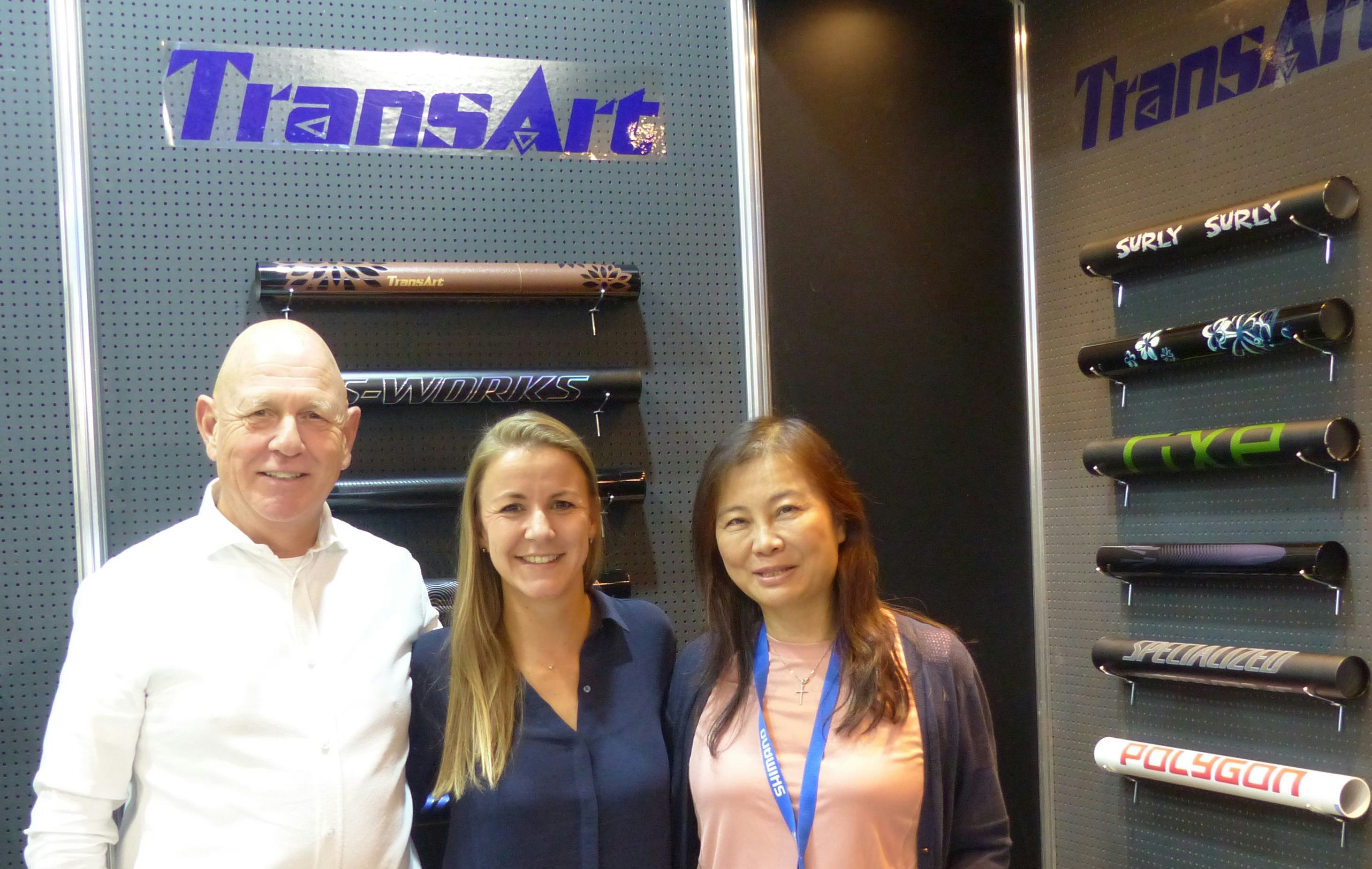Doublepress General Manager Henk Scholten, Doublepress Sales Manager Kim Scholten and TransArt Managing Director Melanie Hung (ltr.). – Photo Bike Europe