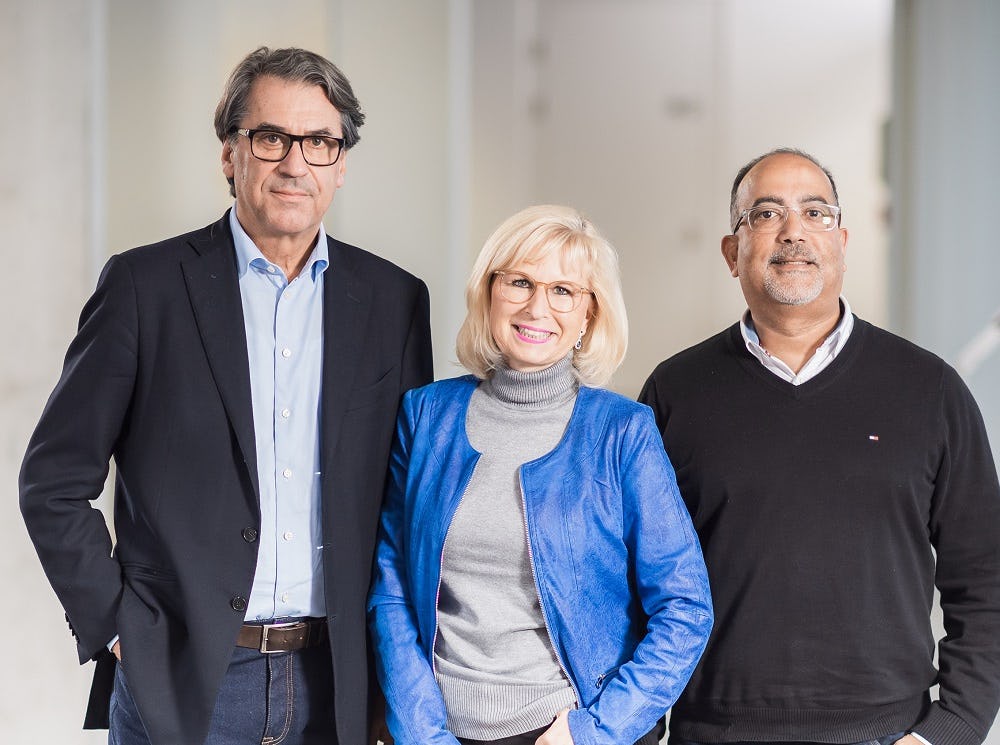Susanne and Felix Puello (right), who will continue to lead Pexco, together with Pierer Mobility AG CEO Stefan Pierer (left). – Photo Pierer Mobility
