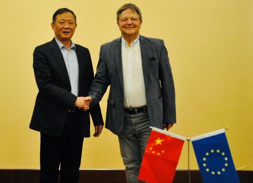 CBA’s Chairman. Liu Suwen (left) and CONEBI/WBIA President Erhard Büchel. – Photo CONEBI