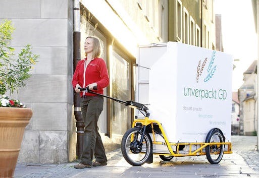 Carla Cargo trailers can also be disconnected from e-bikes and used manually for deliveries carrying up to 200 kg in Hand Truck mode. – Photo Tern