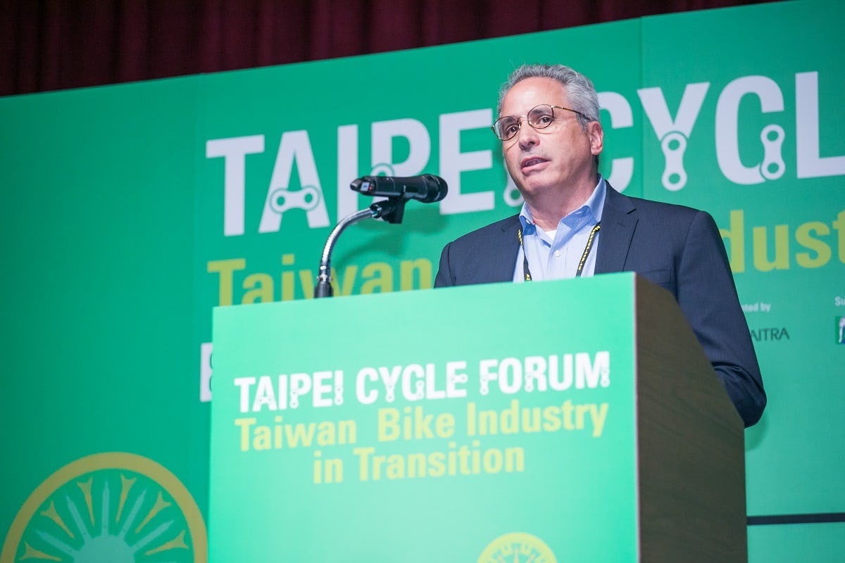 Taiwan’s bike industry in transition. Transitioning successfully to e-bikes which was the clear message at the 2018 Taipei Cycle Forum. Here with U.S. e-bike expert Larry Pizzi. – Photo TAITRA 