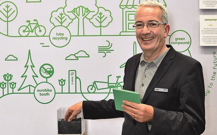 Frank Bohle presents Schwalbe’s green milestones. - Photo Schwalbe/Sabine Kunzer