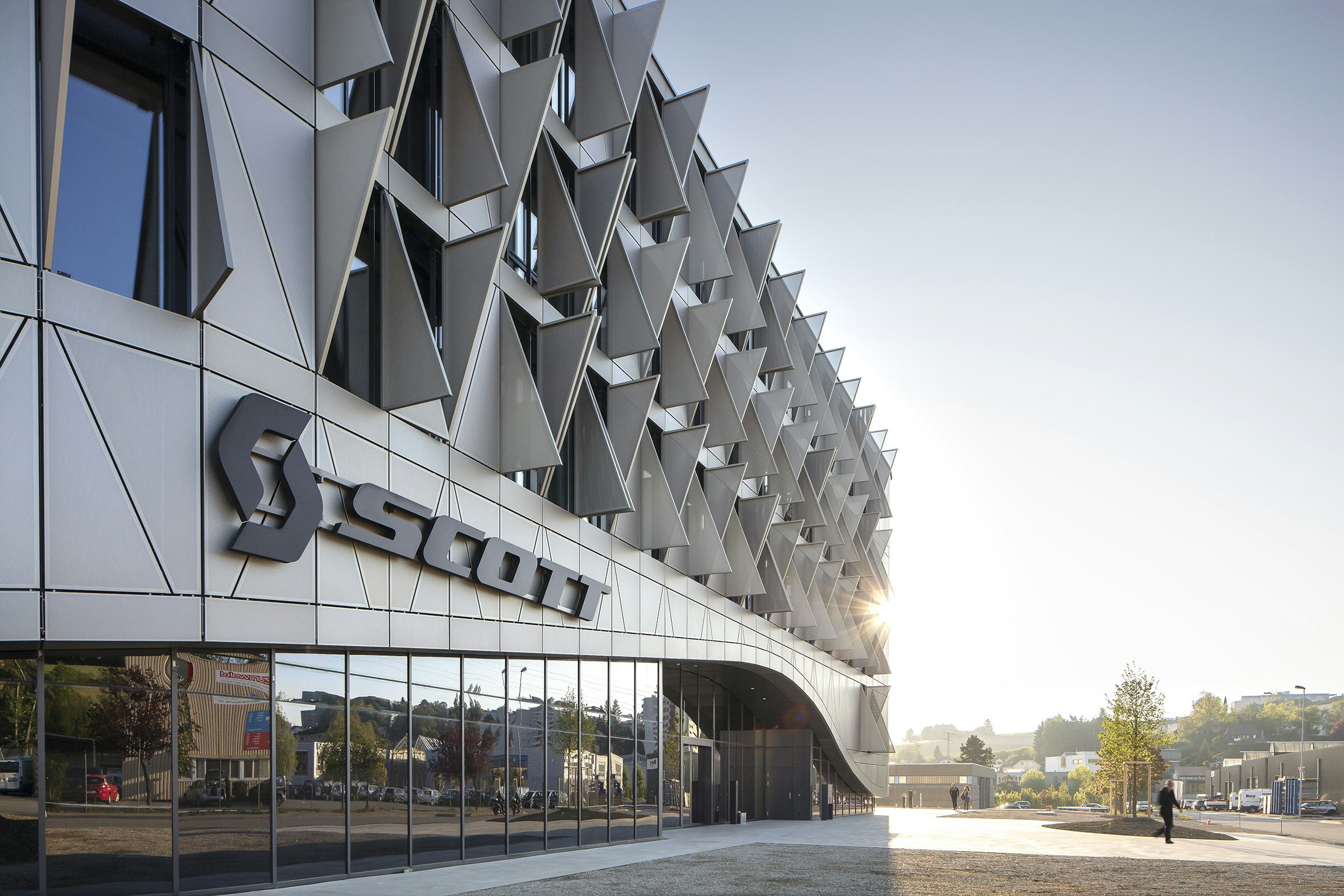 Since last year the Scott Sports headquarters in Givisiez is based in this brand-new state-of-the-art building. From here, the Swiss are also working on their e-commerce strategy that involves their speciality dealer network. - Photo Simon Ricklin 