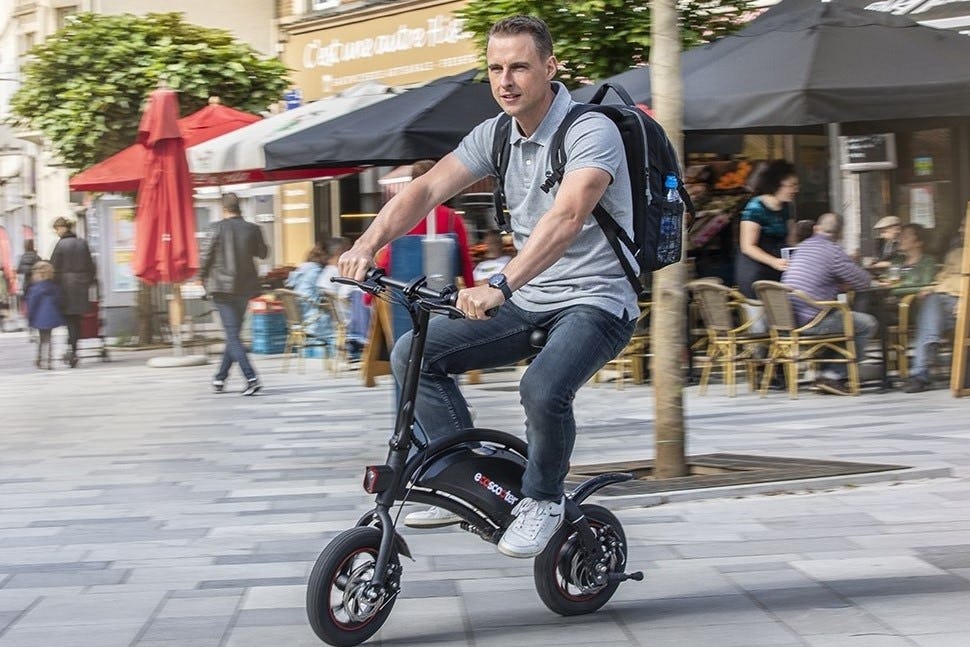 The legal status of the electric scooter with saddle has not evolved with the market and has grown into a gigantic legal bottleneck, states LEVA-EU. - Photo LEVA-EU 