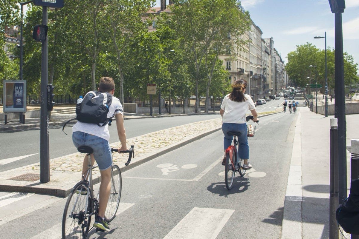 Since the lockdown has ended in France, French people are increasingly using their bikes for commuting and leisure. - Photo Michel de Chavanon 