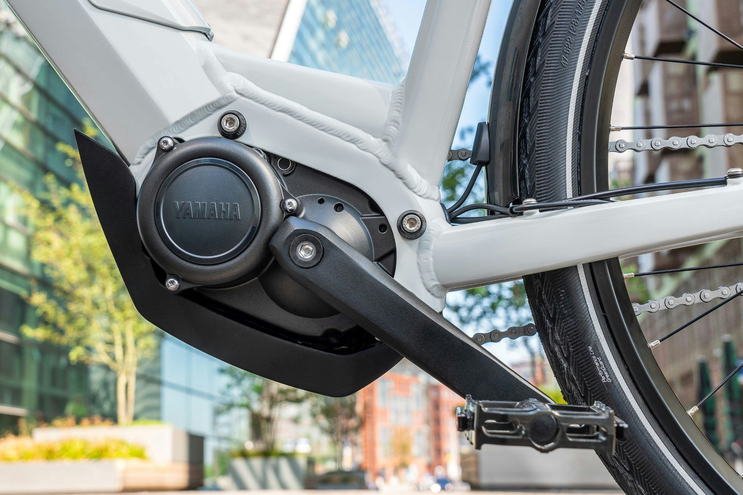 New PWseries CE drive unit delivers a natural and enjoyable ride as the External Crossover 500 battery combines Yamaha's high standard reliability with easy-handling design