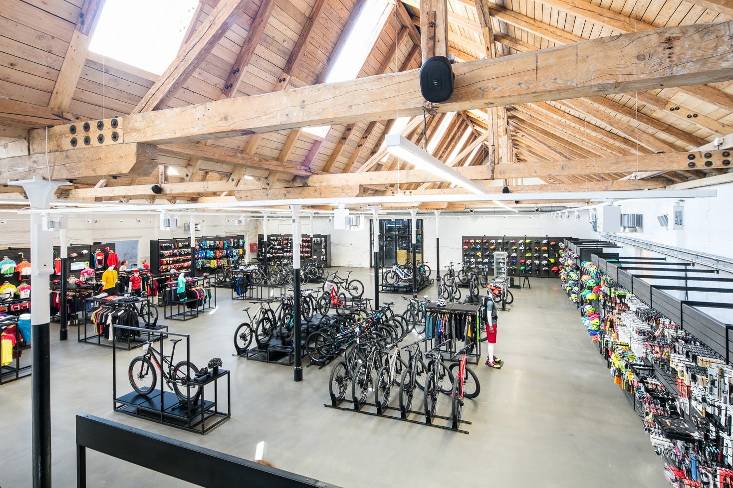 A new bike store concept on the outskirts of Prague caters for high-end consumers in a more relaxed atmosphere. - Photo SBCR