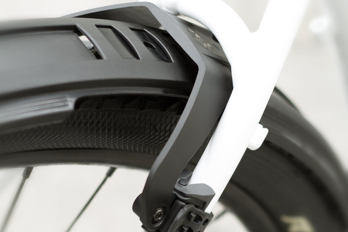 With Veloflexx, the rear mudguard can be mounted at the top of the seat bar without tools, using rubber straps. – Photo SKS