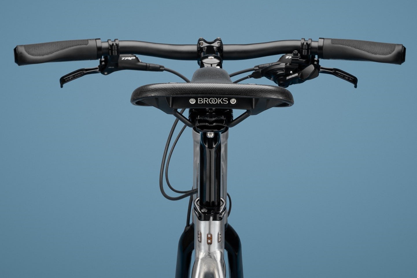 The design of the C67 allows an easy lift of even heavy e-bikes and cargo bikes at the rear of the saddle. – Photo Bike Europe