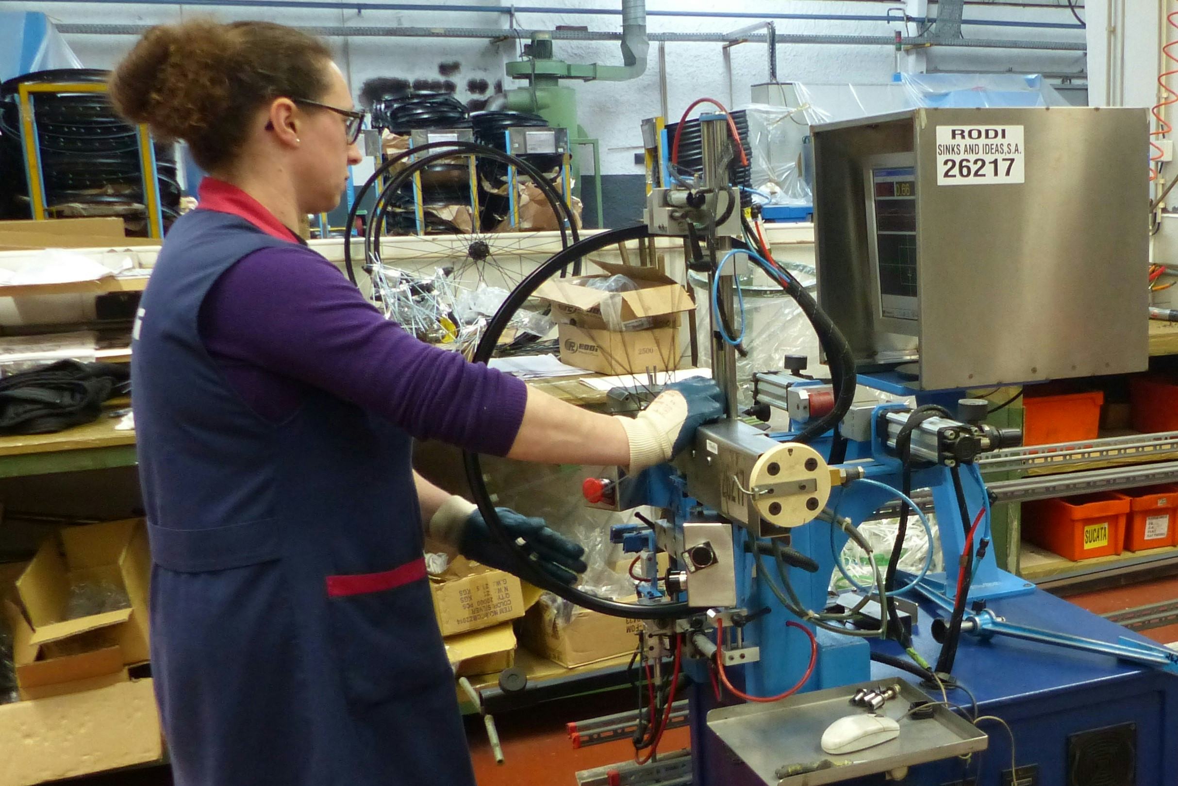 Rodi的葡萄牙廠雇用約300位員工,並生產自行車輪框、輪組及不鏽鋼水槽。照片來源/Rodi Industries