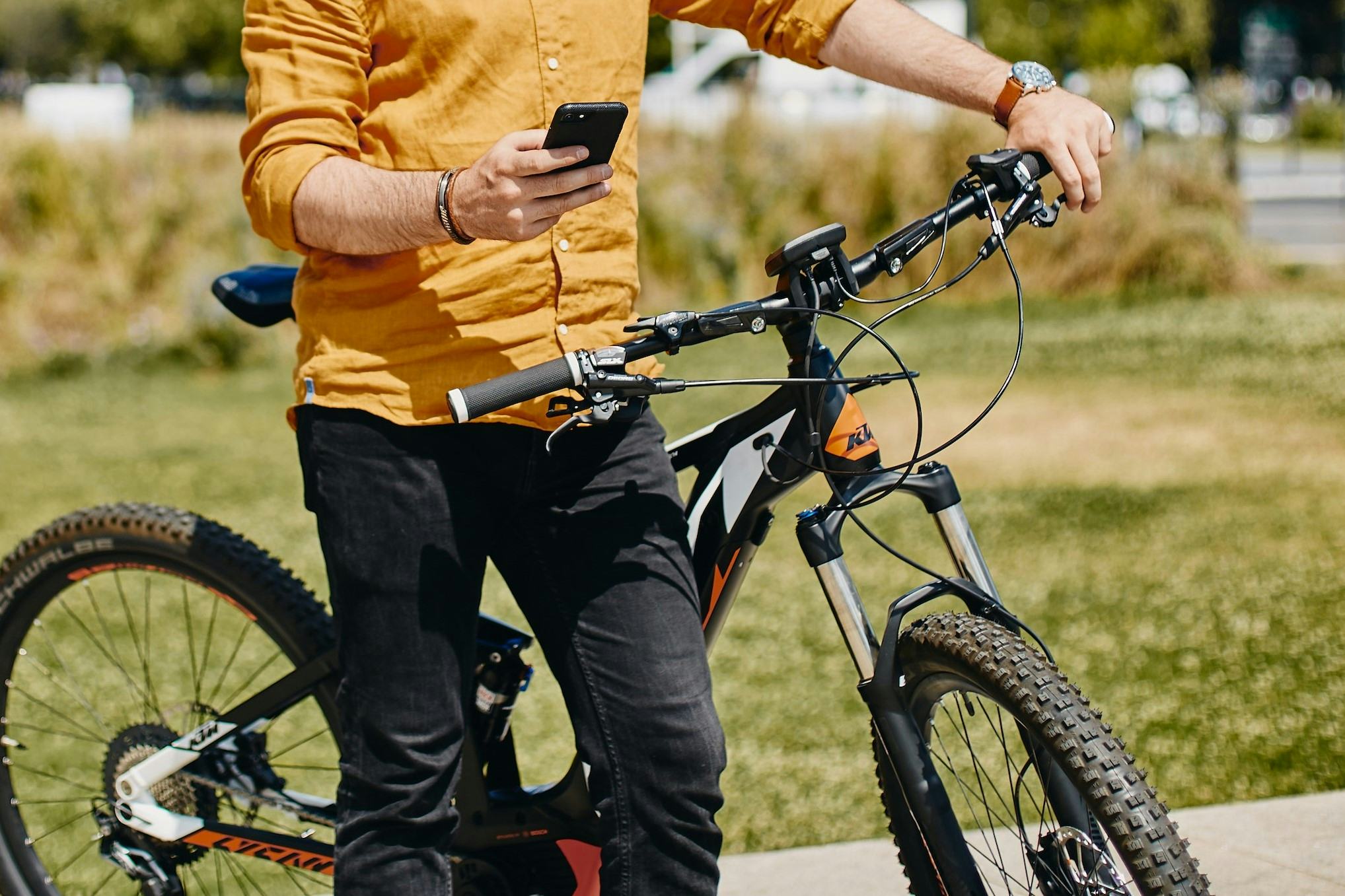 With the patented WinkNav navigation system from Velco, the smart handlebars take the user to their destination safely with a fast and bike-friendly route, guided by the light blocks integrated into the handlebars. - Photo Velco