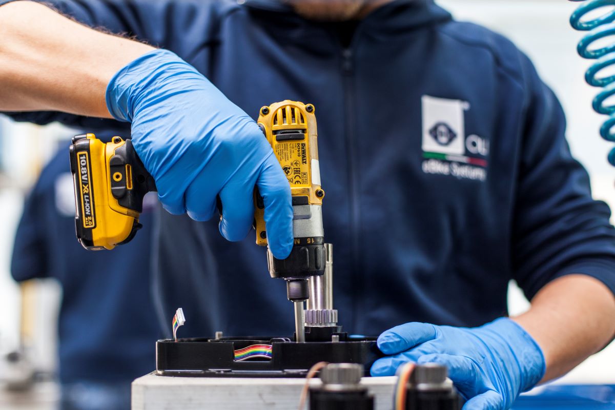 With a staff of 40 people, Oli eBike Systems imagines, designs and builds e-bikes motors in Italy. - Photos Oli eBike System 