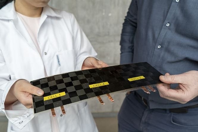 The newly developed carbon fibre that serves simultaneously as an electrode, conductor, and load-bearing material like an e-bike frame. – Photo Chalmers University