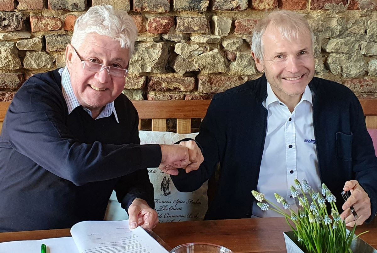Christoph Thomas, Hama Managing Director (l.) and Benno Messingschlager, former owner of the Messingschlager GmbH & Co. KG. – Photo Messingschlager 