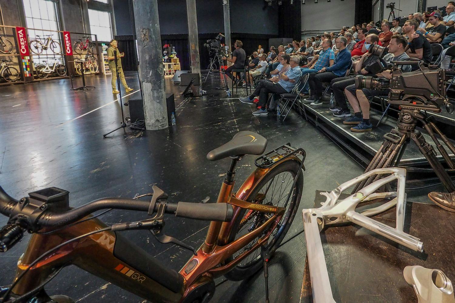 In 2020 brands had to quickly adapt their way of presenting new models. In Switzerland, Komenda held their first ‘hybrid" event – with limited on site participants and online streaming. – Photo Peter Hummel