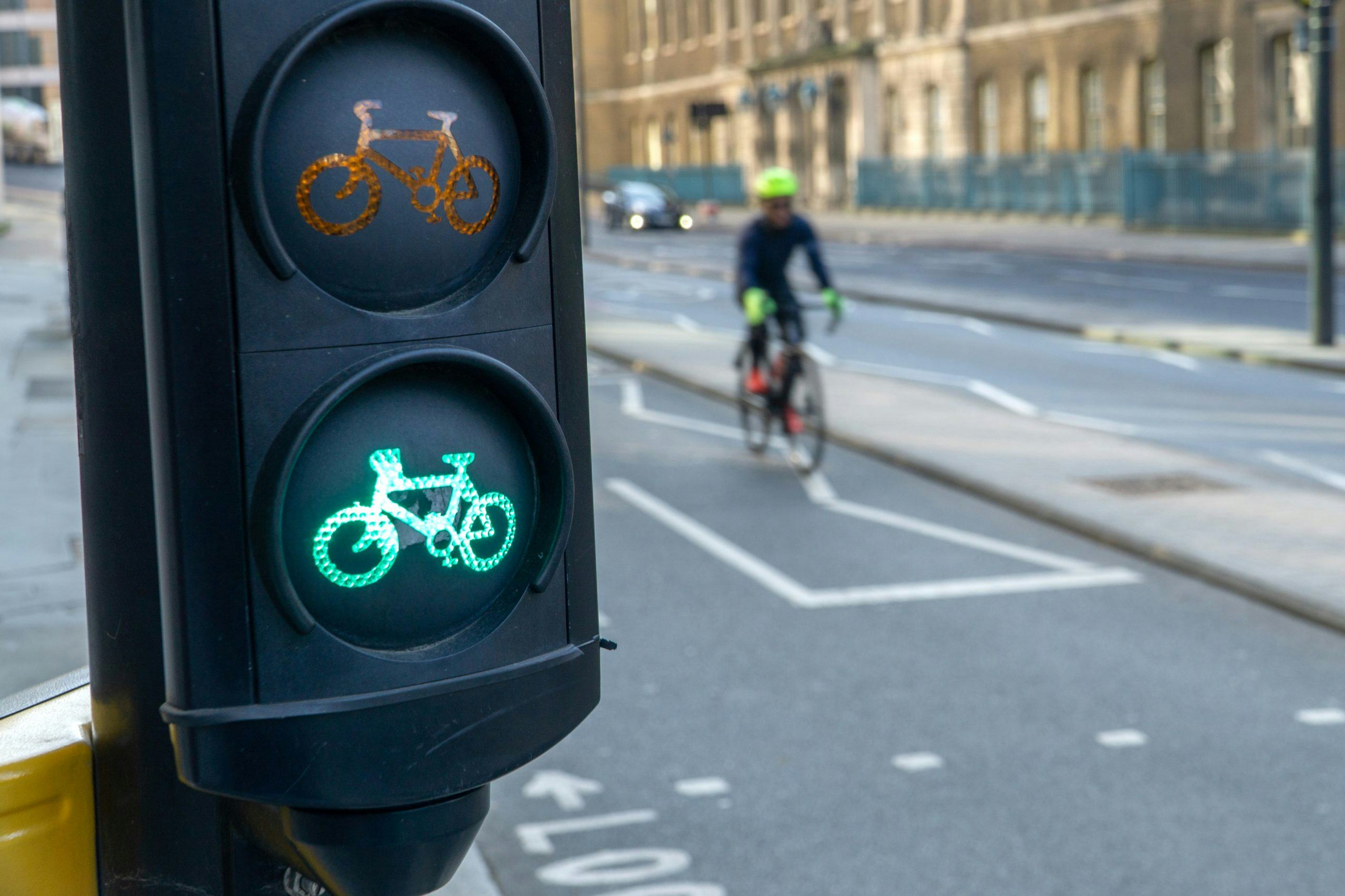 Ongoing improvements in infrastructure such as new bike lanes, pavement-widening, and cycle-only corridors, accelerated by the pandemic, are helping to make cycling in the UK safer. – Photo Shutterstock