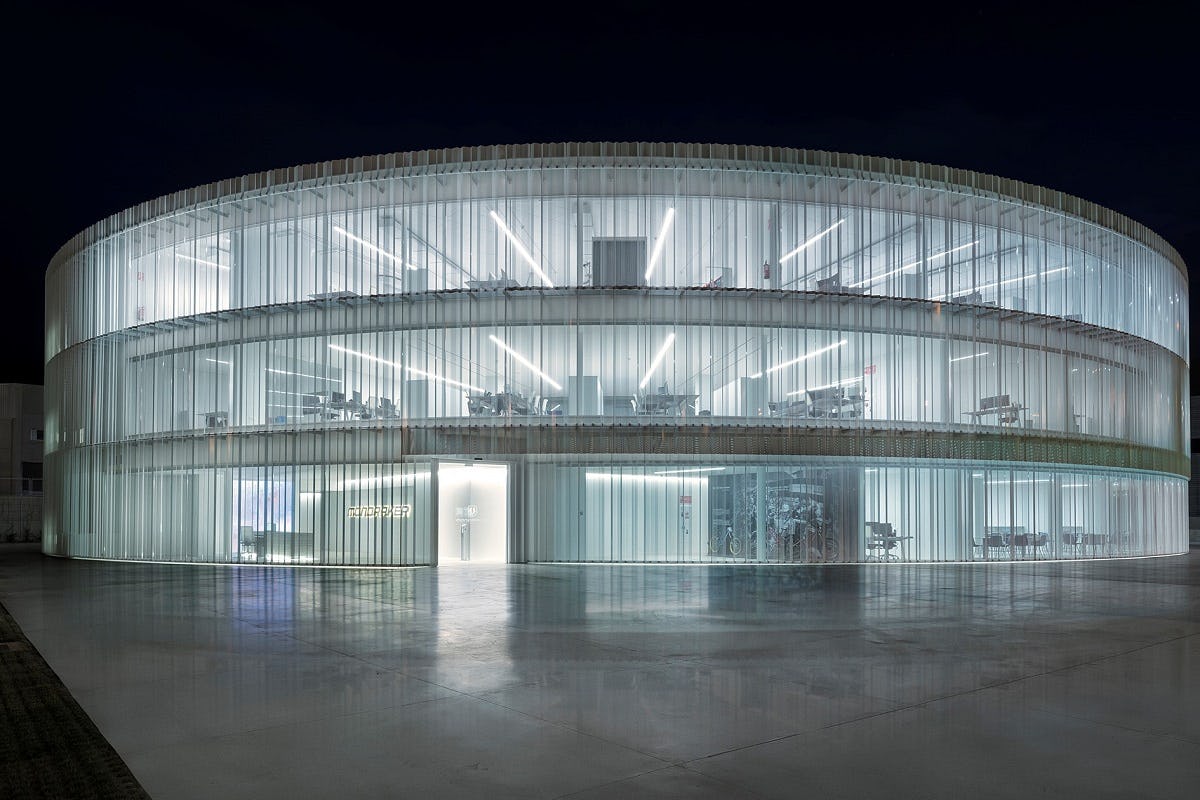 The shape of a wheel: the new futuristic Mondraker company headquarters. – Photos Mondraker