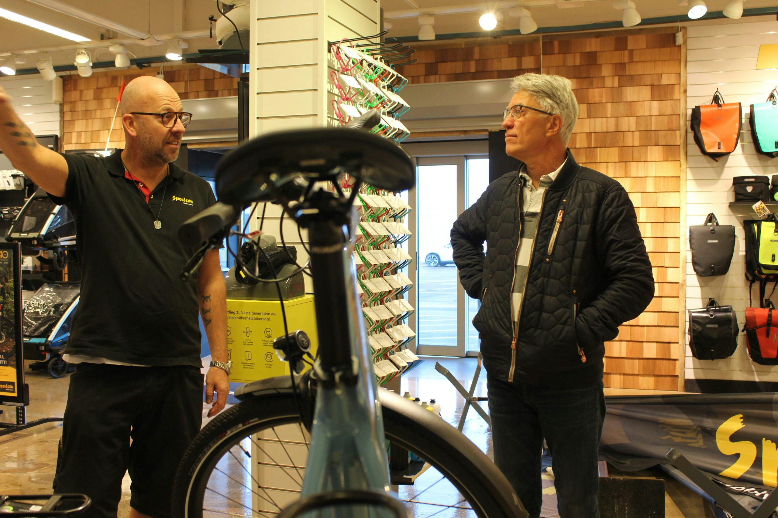 Sportson’s CEO Lars Haglund and store manager Joakim Arvidsson (left), “We have sold all the e-bikes we got.” – Photo Cykelbranschen