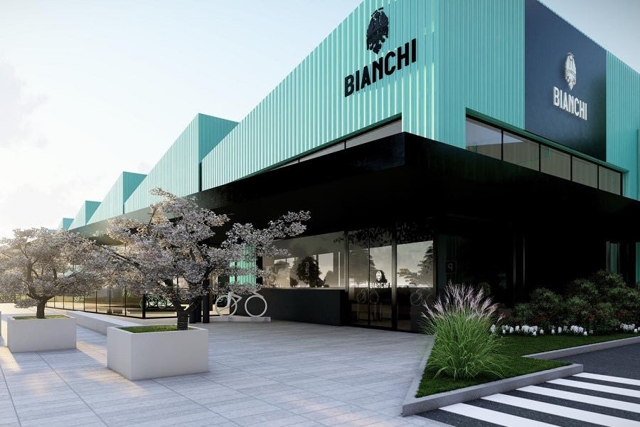 The final plan for the new Bianchi facility in Italy was presented by CEO Fabrizio Scalzotto, and Juri Fabio Imeri, Mayor of Treviglio. 