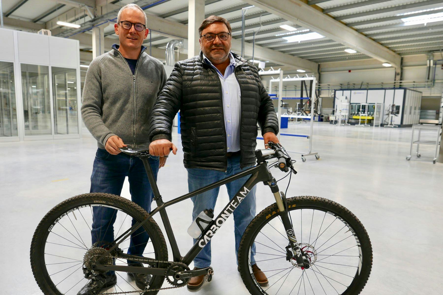 A first hardtail full carbon frame from Carbon Team manufacturing - proudly presented by General Manager Emre Ozgunes (left) with Ciclo Fapril General Manager and Carbon Team shareholder Vital Almeida. - Photo Jo Beckendorrff