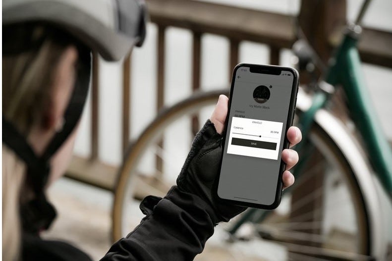 Riders of e-bikes equipped with enviolo just need to set up their preferred cadence in Comodule’s app and the Automatiq shifter will take care of the rest. – Photo enviolo