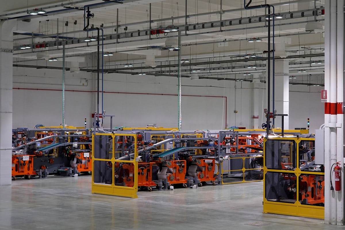 Pirelli has maximised robotisation in all production phases. – Photos Pirelli