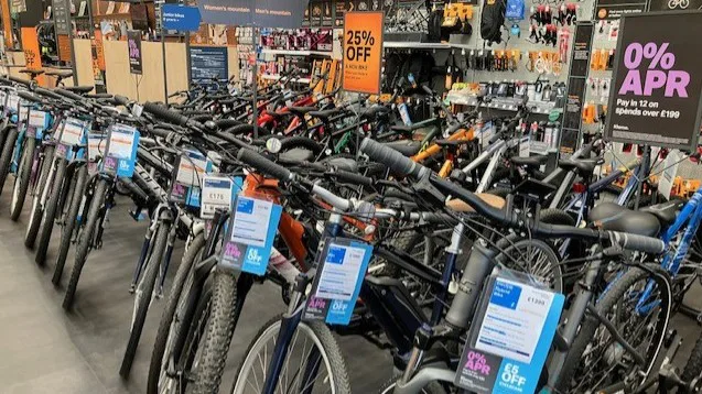 As of 2026, Halfords' infrastructure spans 373 retail stores across the UK. - Photo Bike Europe