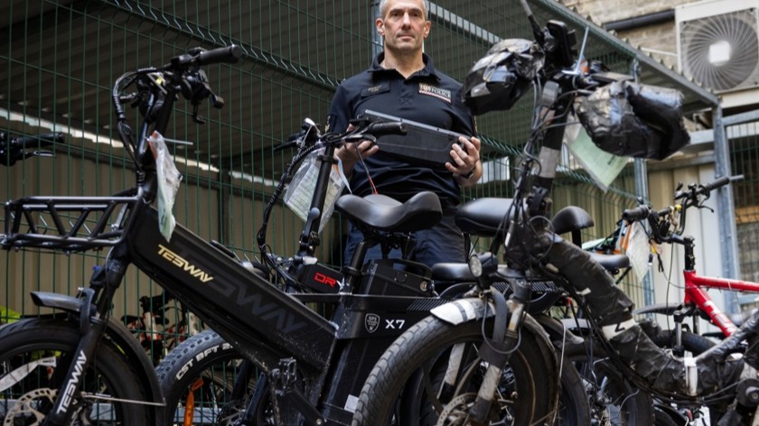 City of London Police have seized illegal and unsafe e-bikes, ranging from quietly de-restricted e-bikes to throttle-driven machines barely distinguishable from mopeds. – Photo E-Bike Positive 