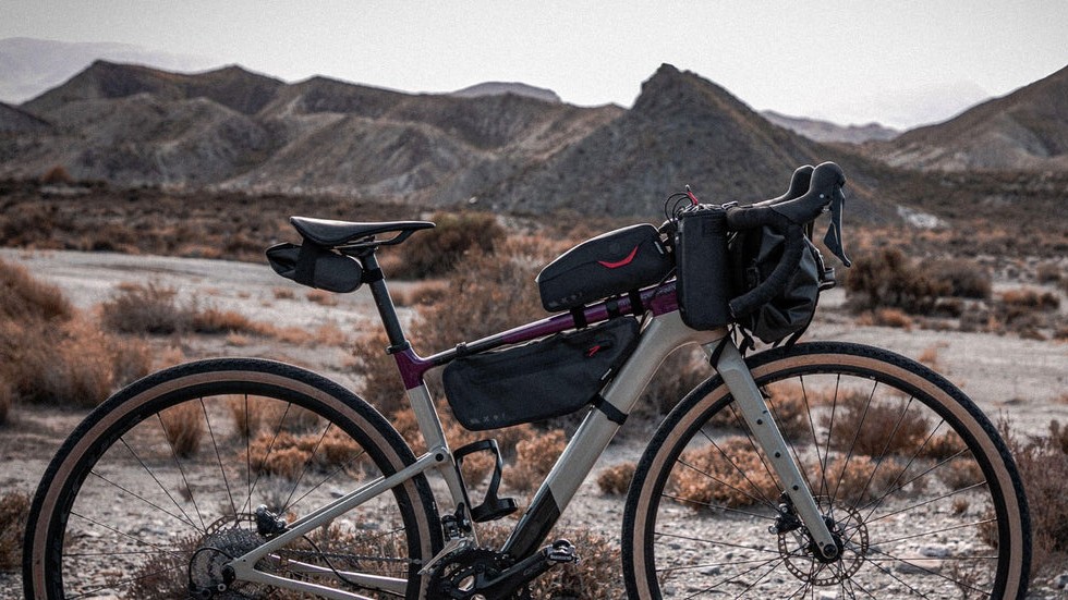 USWE focuses mainly on hydration, carrying equipment and riding apparel, particularly for MTB, gravel and bikepacking. – Photo USWE