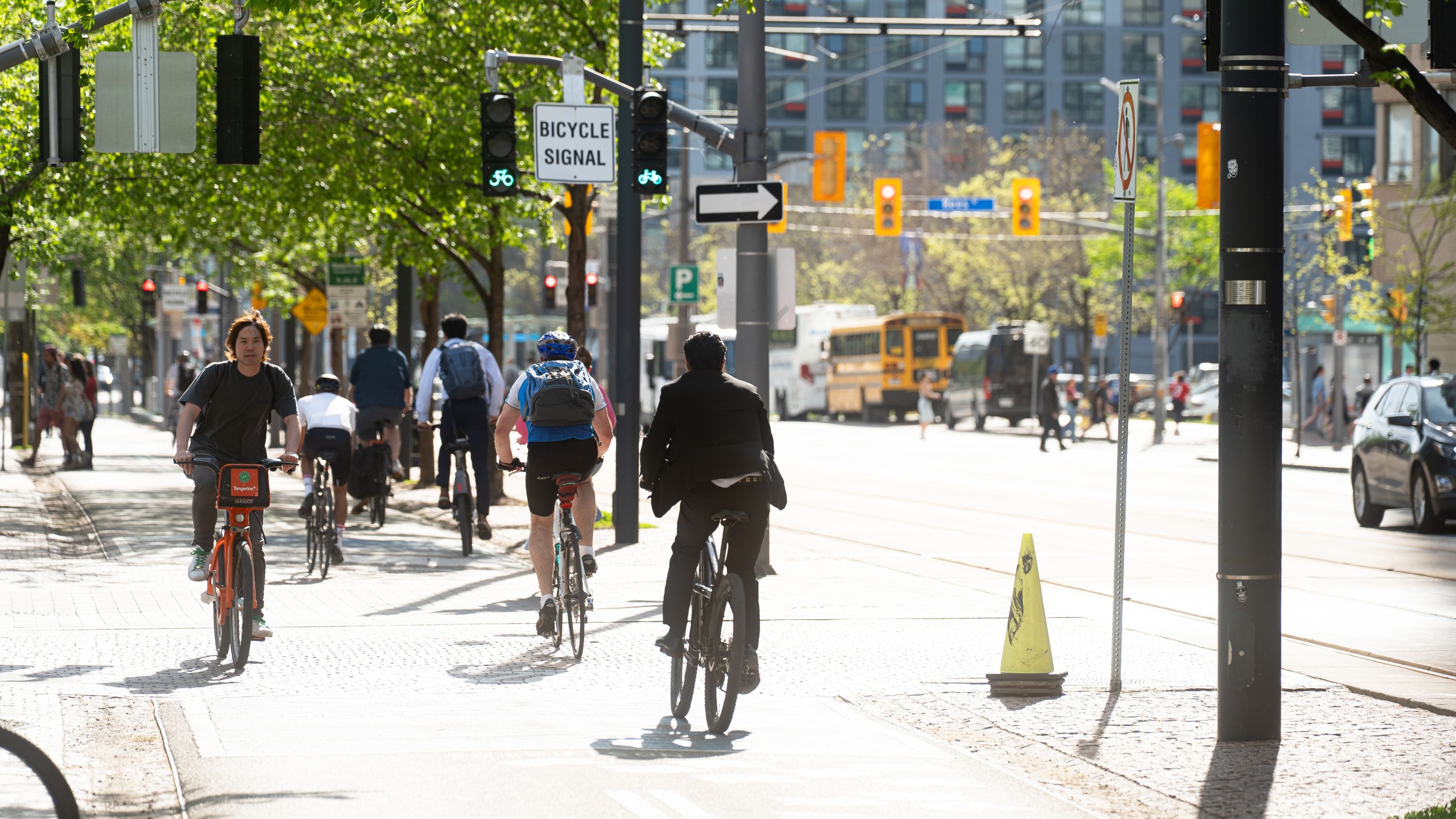 Investments in infrastructure, like in downtown Toronto, are giving a boost to the cycling economy. – Photo Shutterstock