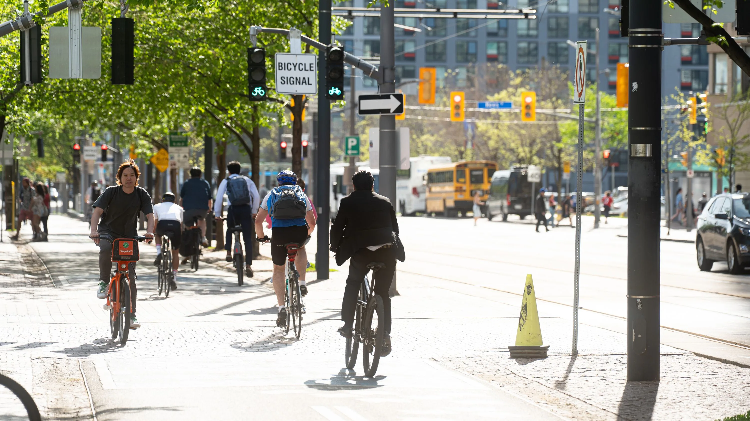 Investments in infrastructure, like in downtown Toronto, are giving a boost to the cycling economy. – Photo Shutterstock