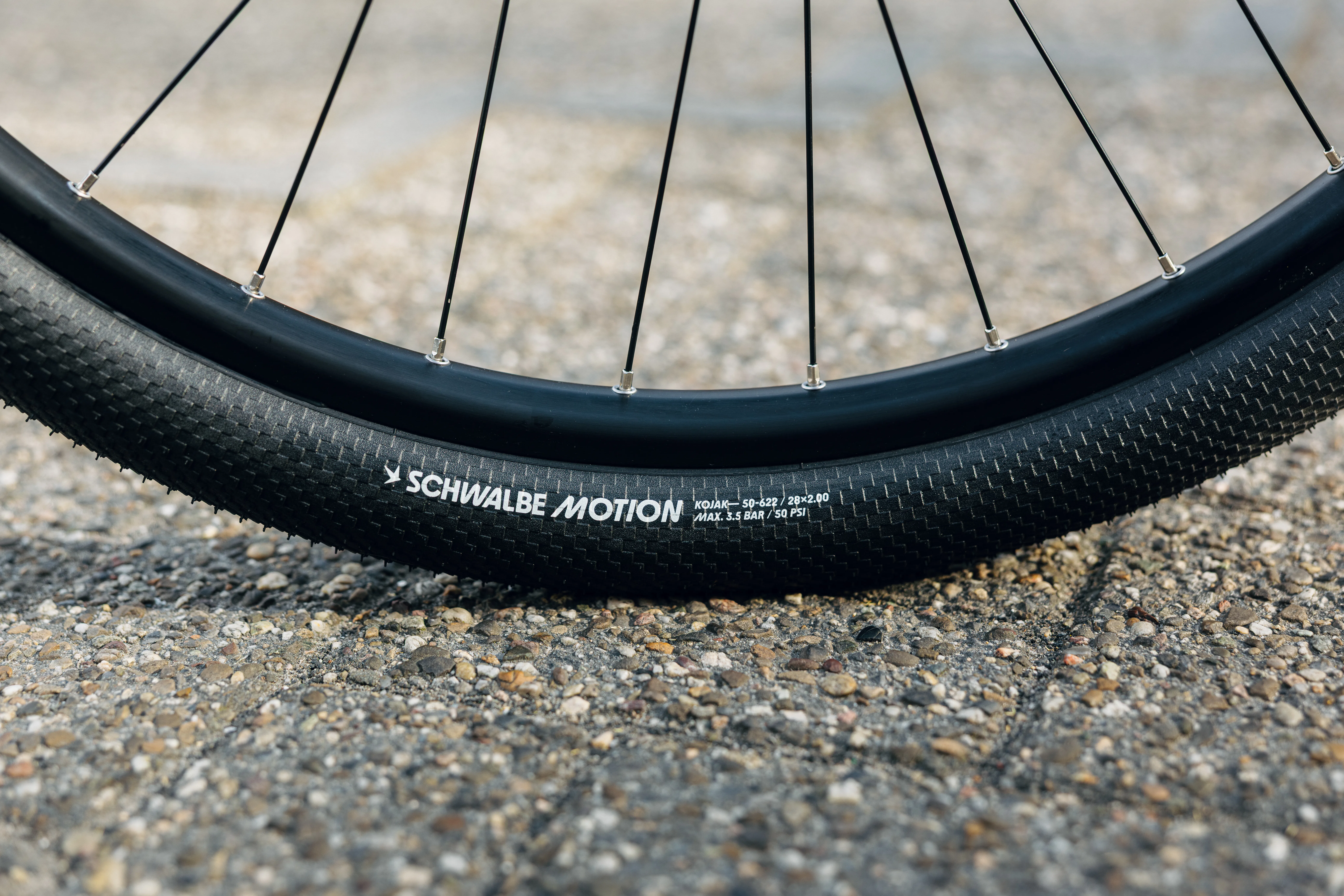 Tailored for urban streets, the Motion tyre brings versatile grip, low rolling resistance, and a sporty design to everyday city and trekking bicycles.