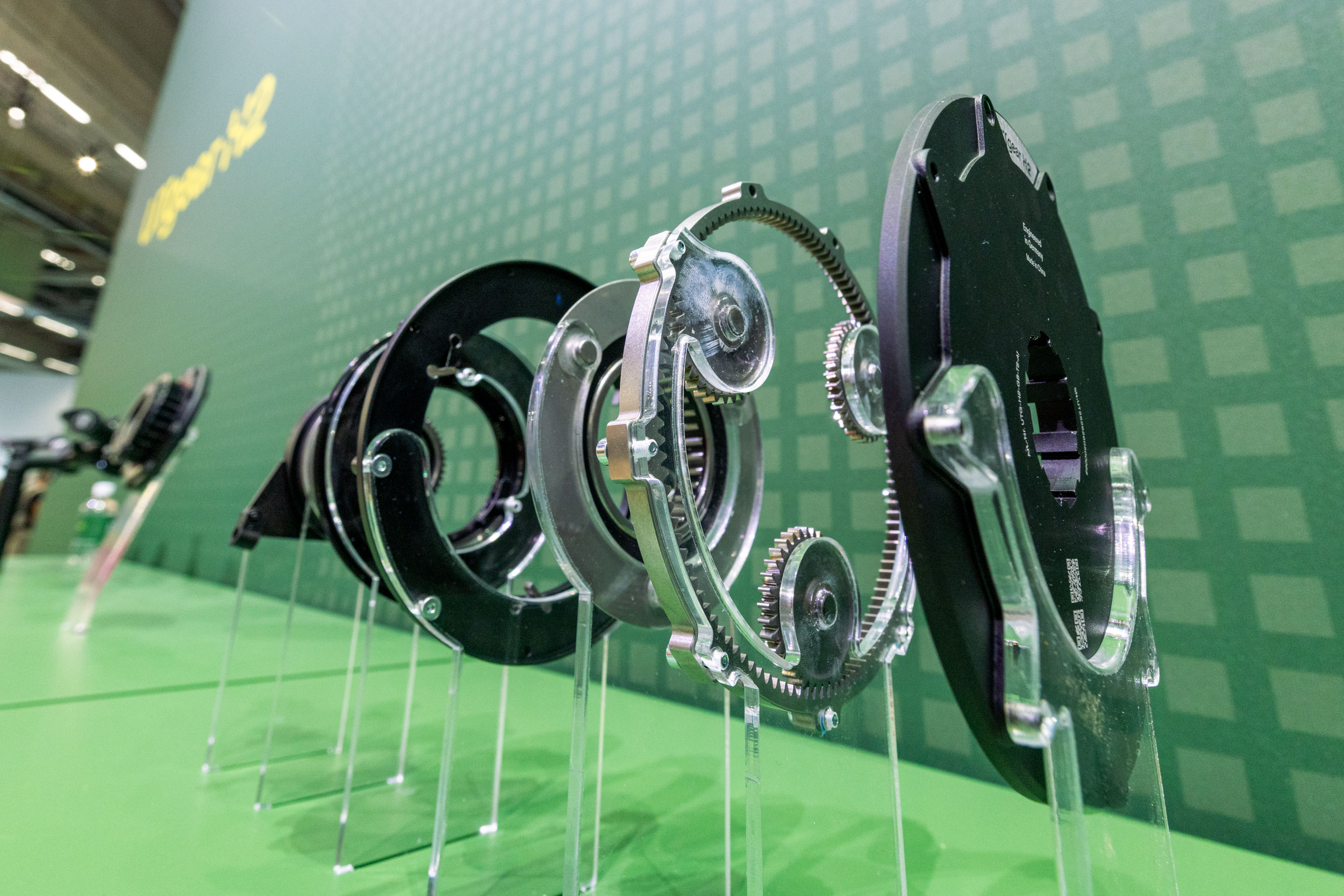 The two gear system is 100% mechanical, which makes service for dealers very simple.