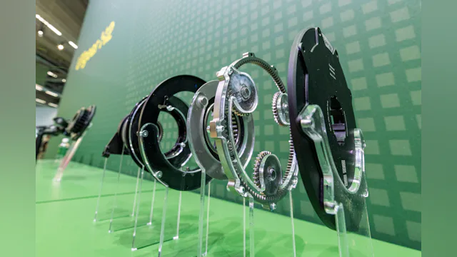 The two gear system is 100% mechanical, which makes service for dealers very simple.